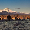 Sister-mountains-with-the-full-moon-setting-at-sunrise-west-of-Bend-Oregon-930x523.jpg