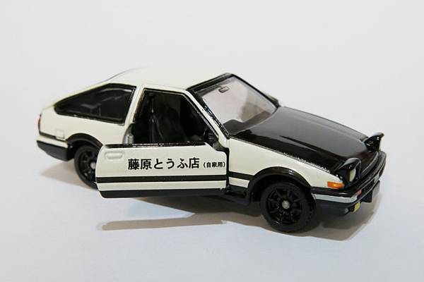 Tomica AE86 - 08.JPG