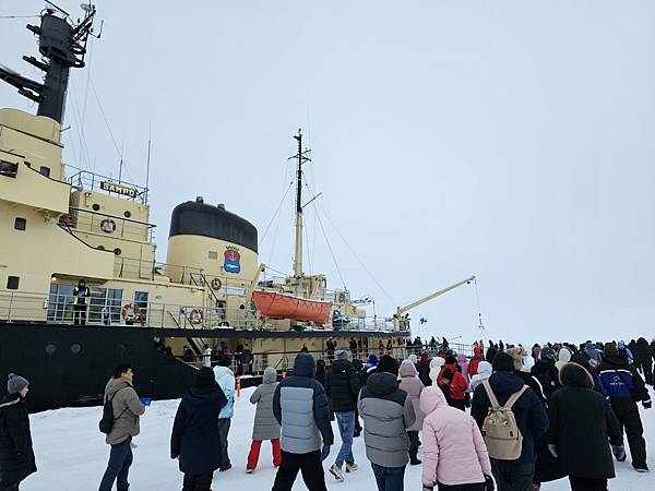 2/10-19 巨匠旅遊 北歐賞極光．破冰船．玻璃屋．帝王蟹