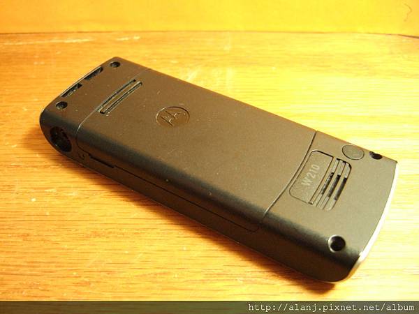 Motorola W210背面.jpg