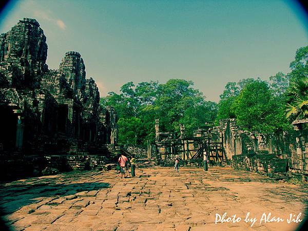 02-37Bayon