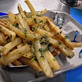 Garlic Fries超香超誘人 可是吃起來好油