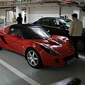 參觀住宅區，屋主還展示她的Lotus Elise