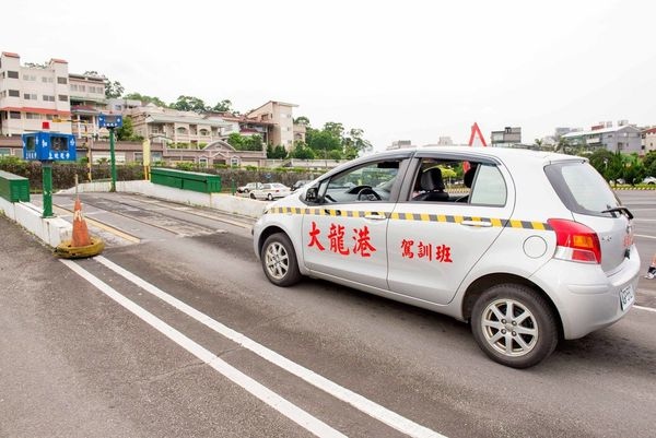 南港內湖學開車汽車駕照駕訓班推薦 好環境