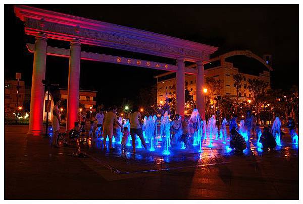 三重中山藝術公園-水舞夜景.jpg