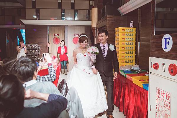 屏東婚攝 婚禮紀錄 忠東港海產餐廳 (726).jpg