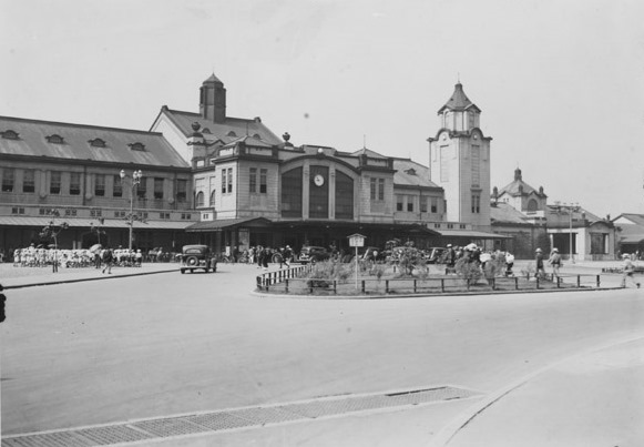 Kyoto_Station_Early_Showa.jpg