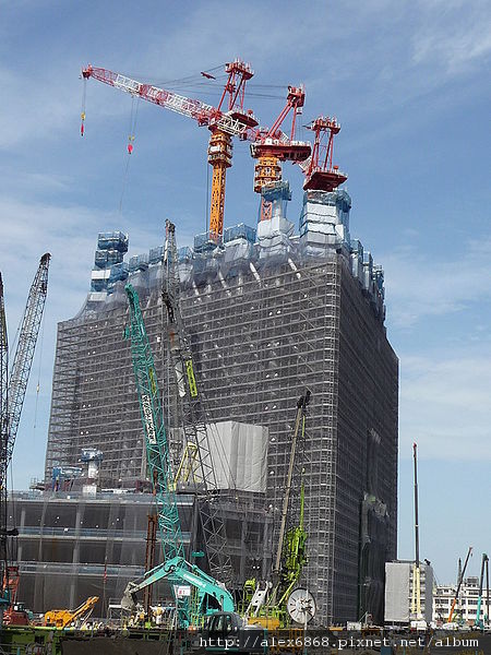 450px-Tokyo_Sky_Tree_under_construction_20090714-2.jpg