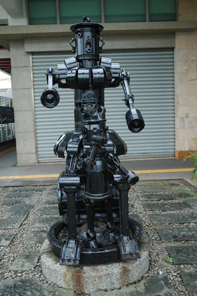 0227 942-車站內機器人.jpg