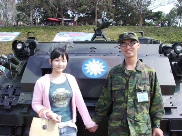 就只能牽手而已