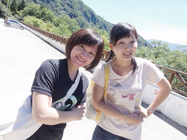 開始爬山  超有精神.jpg