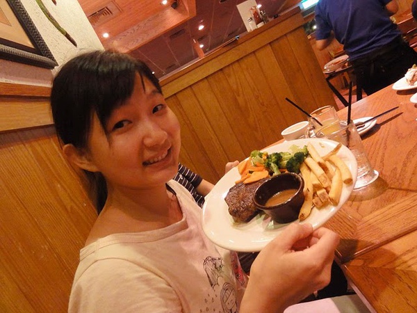 難然餓  還是要拍照.jpg