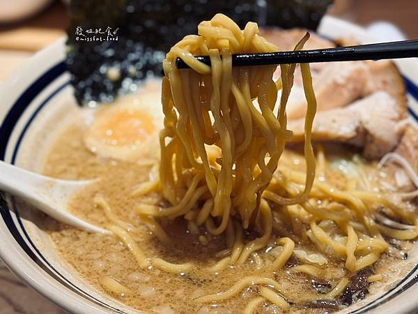 台南中西區_ 大宮町ラーメン拉麵 有前菜的拉麵店，湯頭溫和香