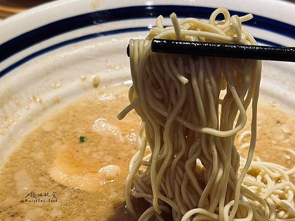 台南中西區_ 大宮町ラーメン拉麵 有前菜的拉麵店，湯頭溫和香