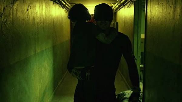 marvels.daredevil.s01e02.webrip.x264-2hd.mp4_20160318_002526.046.jpg