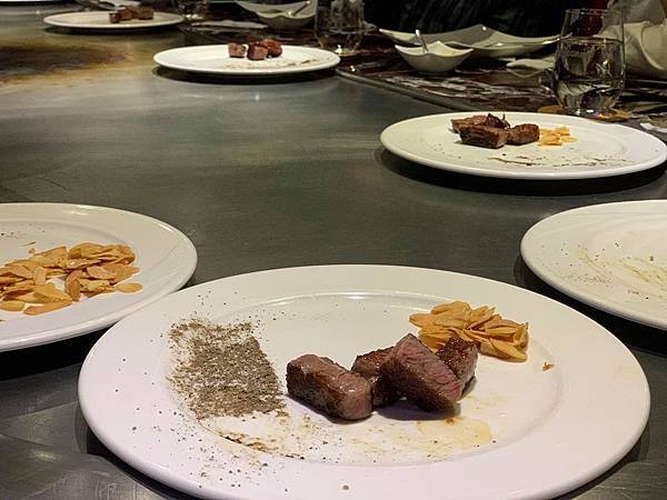 20200301 犇鐵板燒 日本黑毛和牛牛排01.jpg 20200301 犇鐵板燒 日本黑毛和牛牛排01.jpg