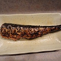 烤沙丁魚，看起來很鹹，但是吃起來鹹淡適中，好吃