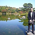 日本庭園的景色很像一幅山水畫