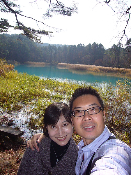 瑠璃沼的湖色是夢幻的碧綠色
