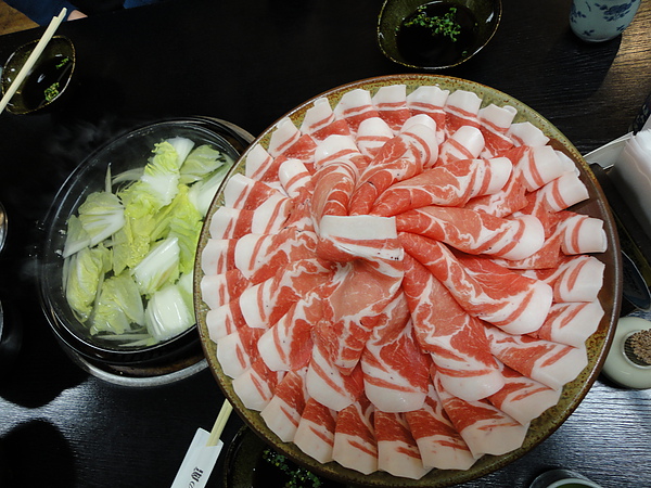 這就是日本第一的黑豬肉，別看它油花很多，吃起來超爽口，完全不會有肥肉的噁心感