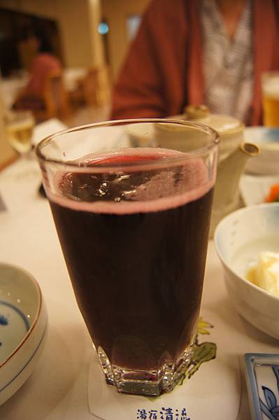 我則點了葡萄汁，雖說是葡萄汁，不過由於葡萄味太過濃烈，喝起來彷彿葡萄酒一般