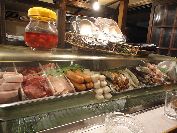 各式海鮮及肉類，不會講日文的話，直接比給老闆看也OK