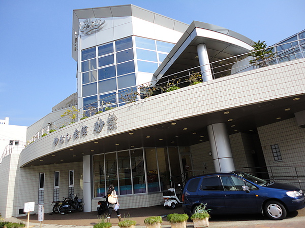 Day4 仙巖園 砂むし會館砂樂 櫻島渡輪 溶岩なぎさ公園 黑神埋沒鳥居 溶岩道路 ふるさと龍神露天風呂 離開仙巖園後我們趕往指宿最有名的砂浴會館 砂樂 哈日半調子的相簿