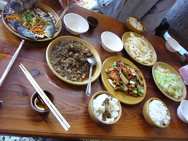 除了裝潢有特色外，料多味美的客家好料更是讓我們吃得超級滿足