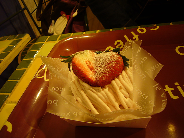 草莓慕斯，日本的甜品看起來非常精緻誘人