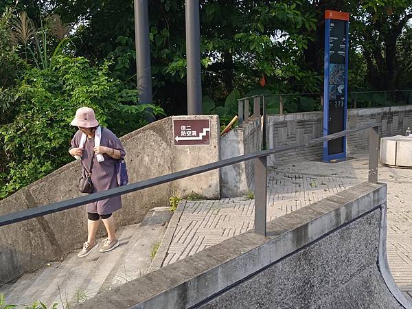 【雙北遊】基隆塔+信二路防空洞/ 基隆半日遊 走訪基隆新景點