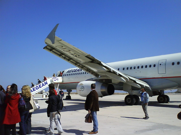 Arrive_at_Santorini_01.JPG