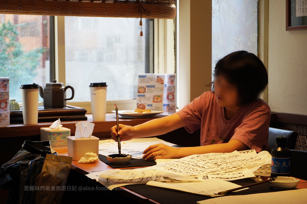 台中北區美食｜網路爆紅！鄰近科博館可以算命的泡沫茶館，餐點好