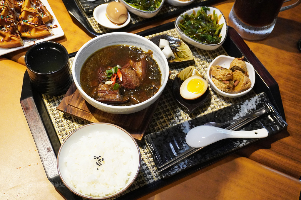 台中北區美食｜網路爆紅！鄰近科博館可以算命的泡沫茶館，餐點好