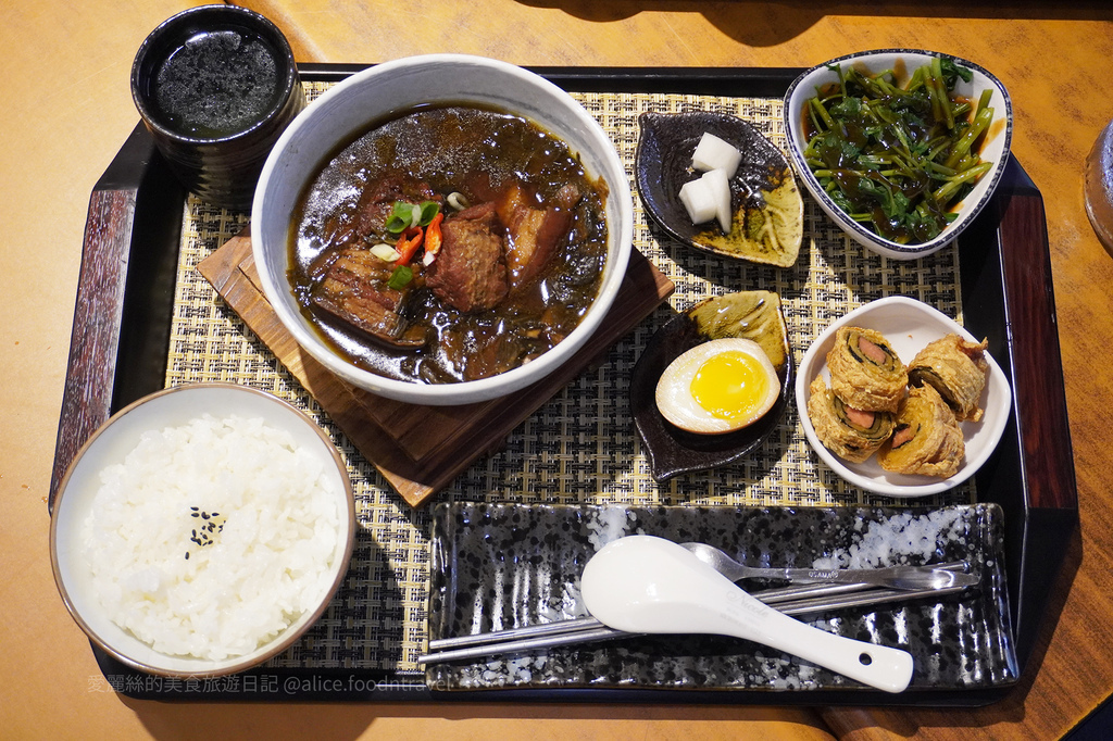 台中北區美食｜網路爆紅！鄰近科博館可以算命的泡沫茶館，餐點好