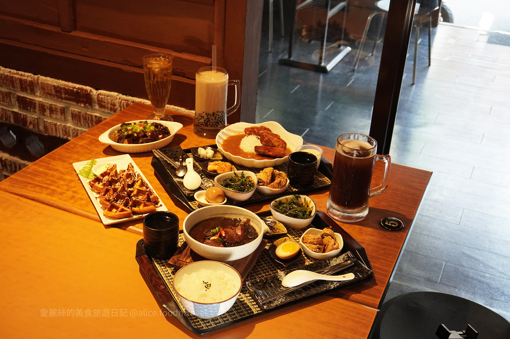 台中北區美食｜網路爆紅！鄰近科博館可以算命的泡沫茶館，餐點好