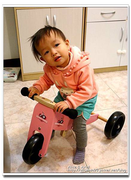Kinderfeets滑步車,萱萱
