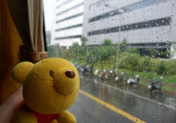 怎麼會下雨...