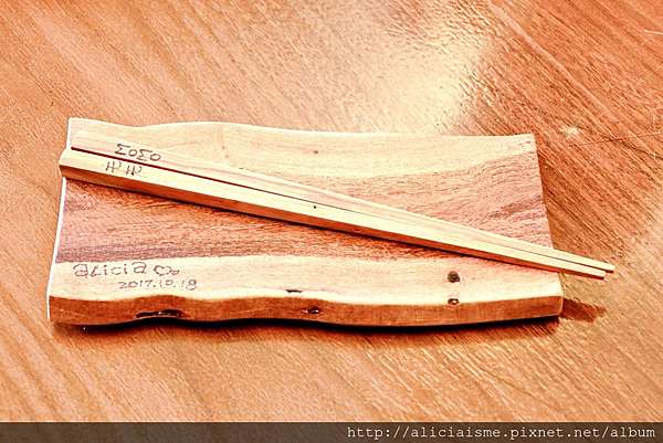 山梨縣 笛吹見晴園 Marusa Marche 咖啡館 粉色地毯上現摘葡萄 喝自家釀造葡萄酒 葡萄樹木工盤體驗 日本 私旅行 痞客邦