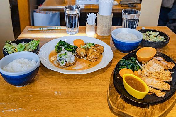 照り焼きチキンとハンバーグ.JPG