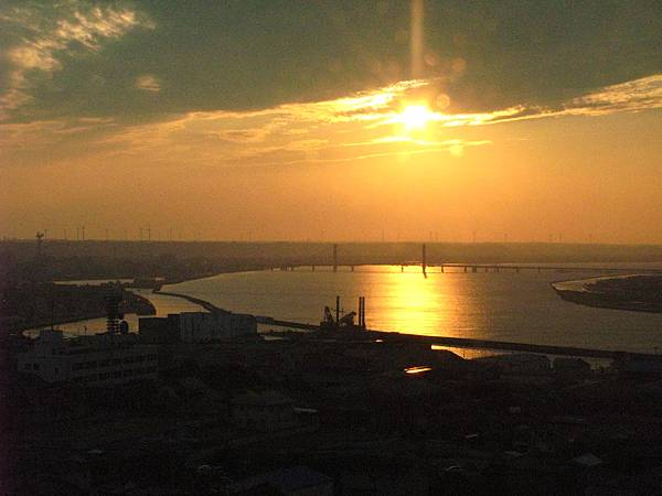 銚子港塔夕陽及利根川及銚子大橋 (2).JPG