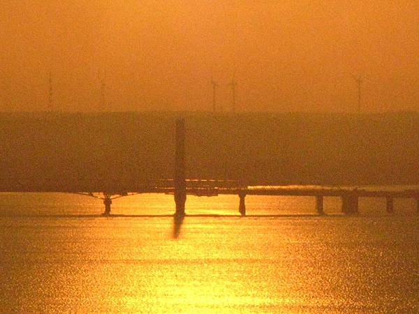 銚子港塔夕陽及利根川及銚子大橋 (10).JPG