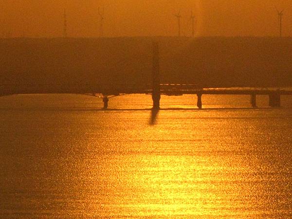 銚子港塔夕陽及利根川及銚子大橋 (12).JPG