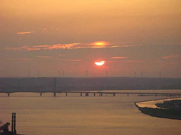 銚子港塔夕陽及利根川及銚子大橋 (25).JPG