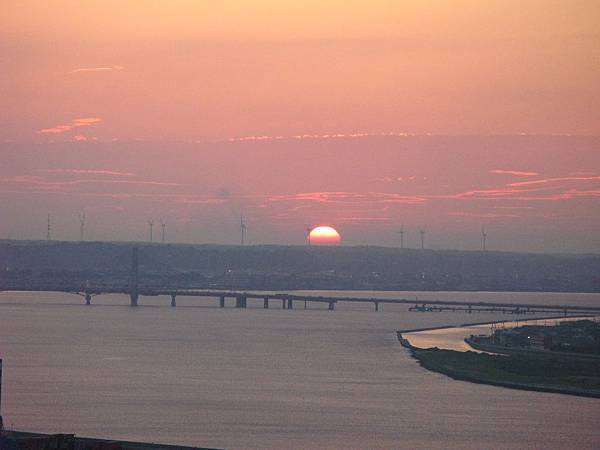 銚子港塔夕陽及利根川及銚子大橋 (35).JPG