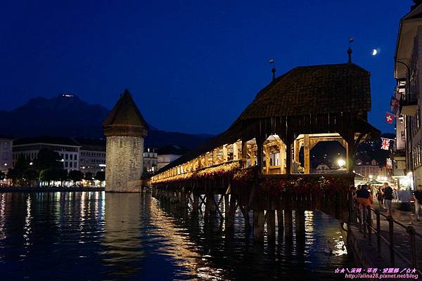  『德瑞蜜月』【Honeymoon】❤瑞士 漫步盧森湖畔(Lucern)坎貝爾橋（Kapellbrucke）、獅子紀念碑 (2).jpg