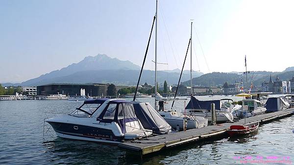  『德瑞蜜月』【Honeymoon】❤瑞士 漫步盧森湖畔(Lucern)坎貝爾橋（Kapellbrucke）、獅子紀念碑 (20).jpg