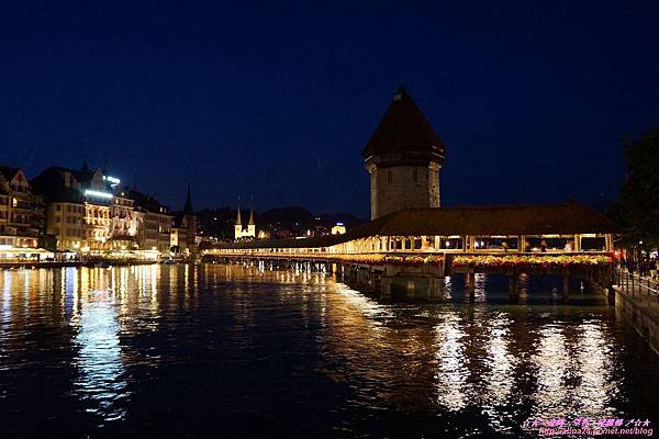  『德瑞蜜月』【Honeymoon】❤瑞士 漫步盧森湖畔(Lucern)坎貝爾橋（Kapellbrucke）、獅子紀念碑 (1).jpg