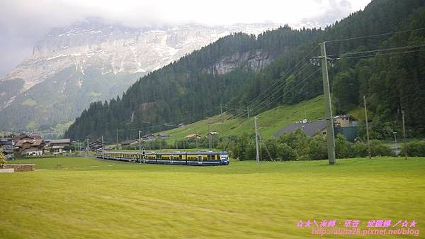  『德瑞蜜月』【Honeymoon】❤瑞士 搭乘黃金列車在茵特拉根(Interlaken)散步 (12).jpg