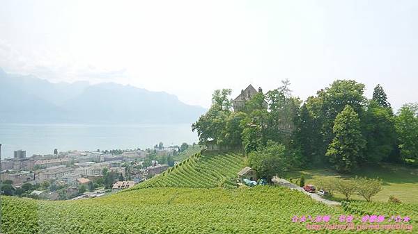  『德瑞蜜月』【Honeymoon】❤瑞士 搭乘黃金列車在茵特拉根(Interlaken)散步 (9).jpg