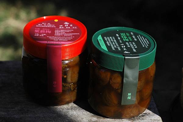 紫蘇梅與原味梅.JPG 紫蘇梅與原味梅.JPG